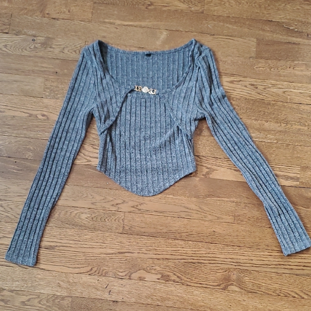 Gray Ribbed Long Sleeve Crop Top with Gold Accessory Size S